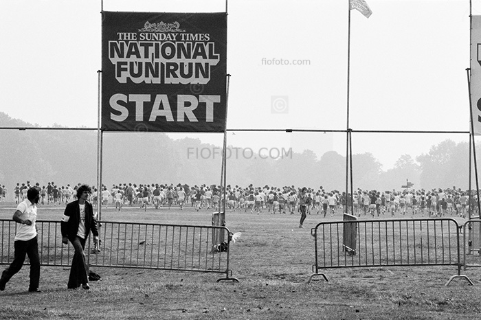 First National Fun Run. Hyde Park, London, Sunday, 28 September 1980. Which later developed into the London Marathon. Shows crowd of male runners shortly after the race start.
