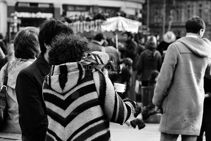 Tourists feeding pigeons. Trafalgar Square, London, UK. 1979.