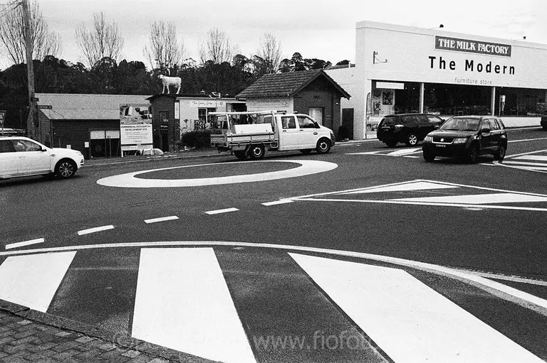 Station St and Milk Factory Gallery, arts and crafts. Station Street, Bowral, NSW, Australia
